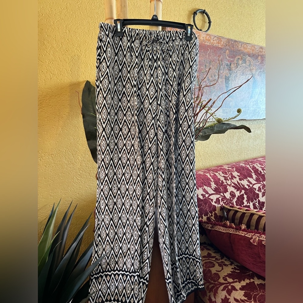 Ikat print fashion pant from Max Studio, size Large.
